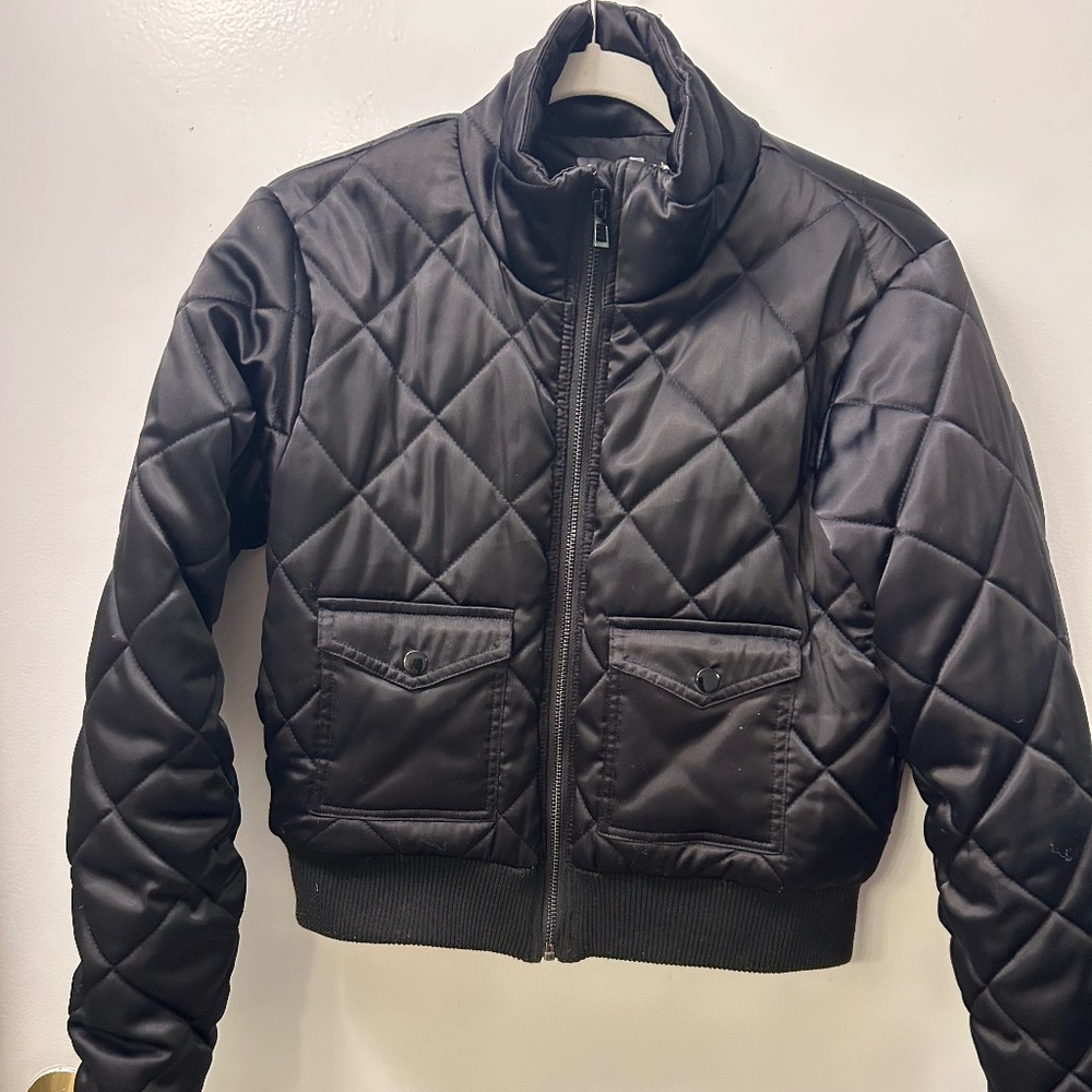 Good American Black Cropped Satin Qulited Puffer Jacket